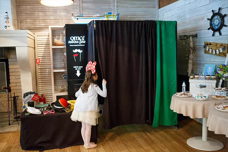 Cabina Foto Botez 3 Cabina foto inchisa la botez Bucuresti