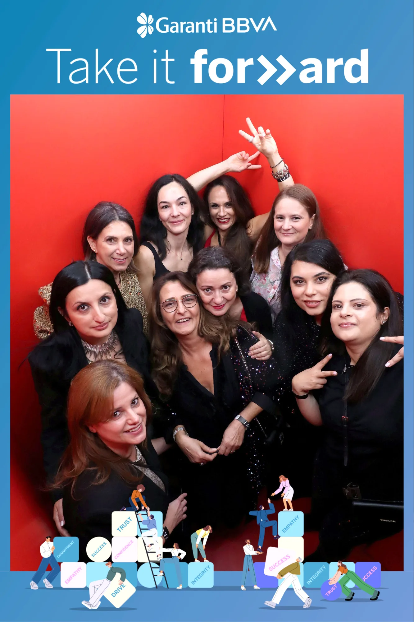 Top Shots alături de Garanti BBVA la Face Club 5 Grup de participante fotografiate de sus în cadrul Garanti BBVA Take it forward